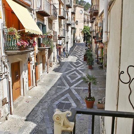 Palazzo Melnis Acomodação com café da manhã Cefalù Exterior foto
